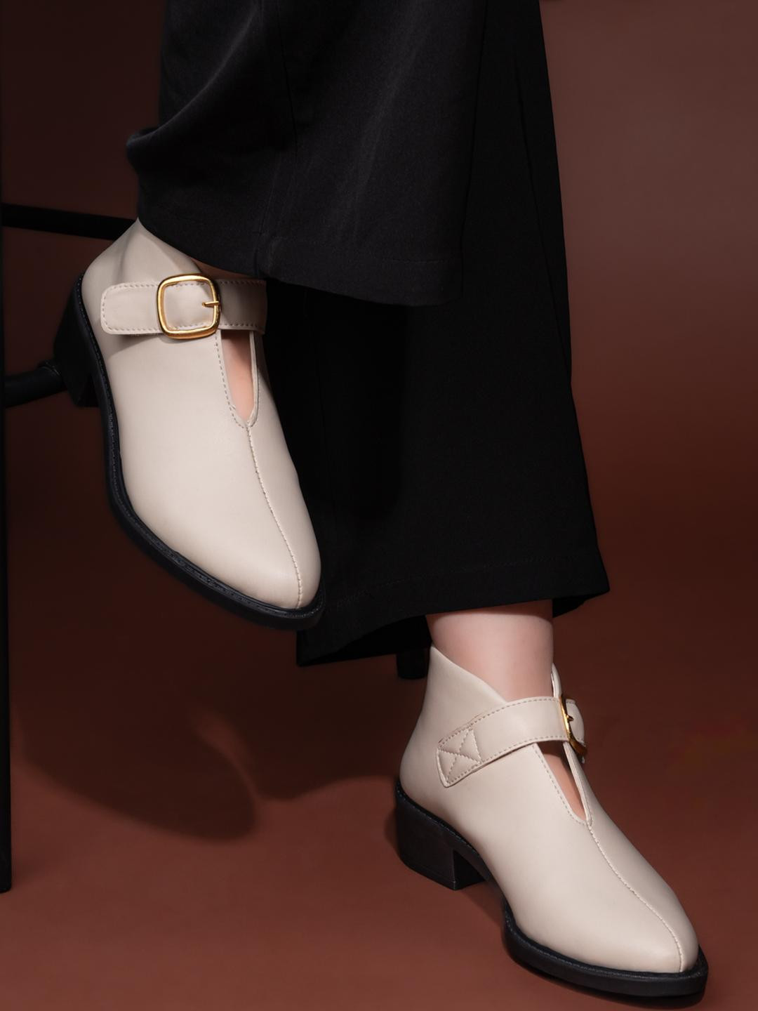 Roadster Women Beige Chelsea Boots