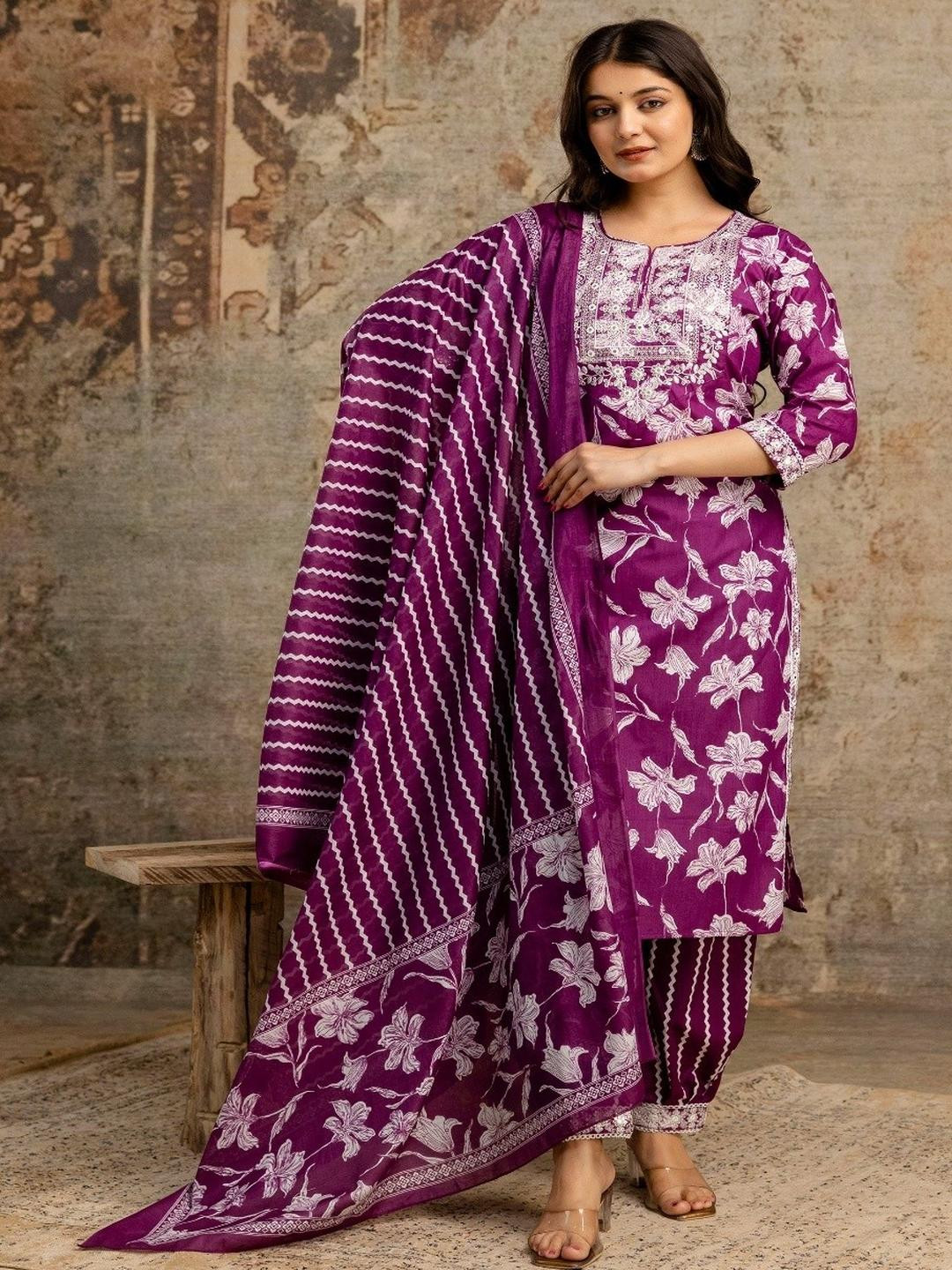 shoecom Women Embroidered Pure Cotton Kurta Sets