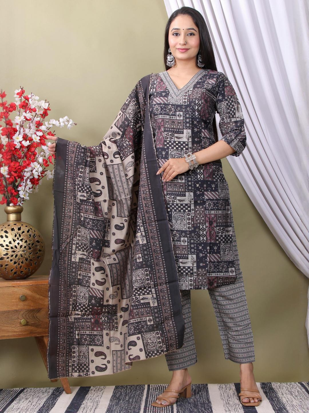 huuhambay Women Blue Tussar Silk Kurta Sets