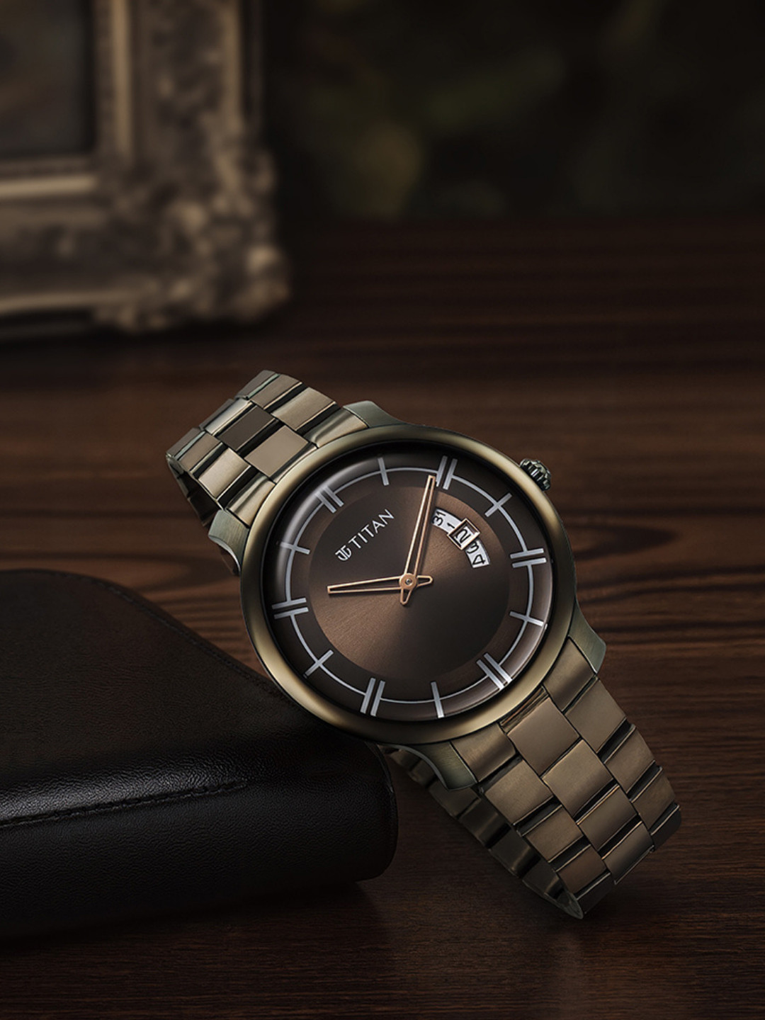 Titan Men Dial & Stainless Steel Bracelet Style Straps Analogue Watch