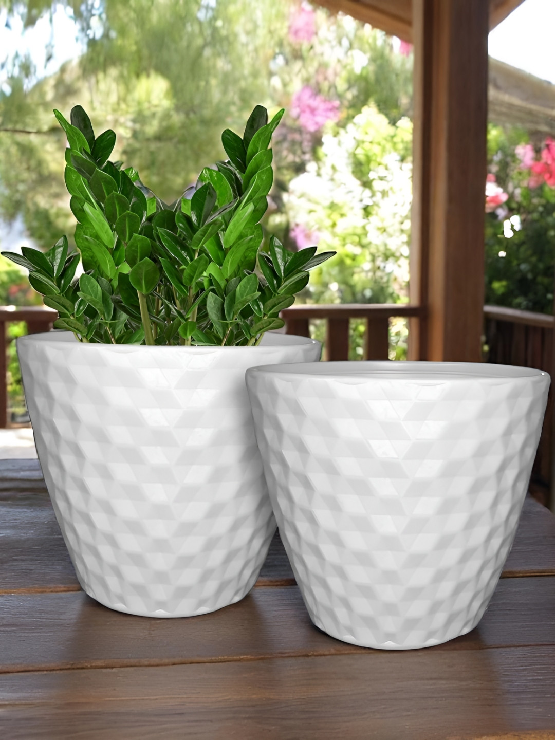 GARDEN'S NEED 2-Pcs White Textured Weather Resistance Planters