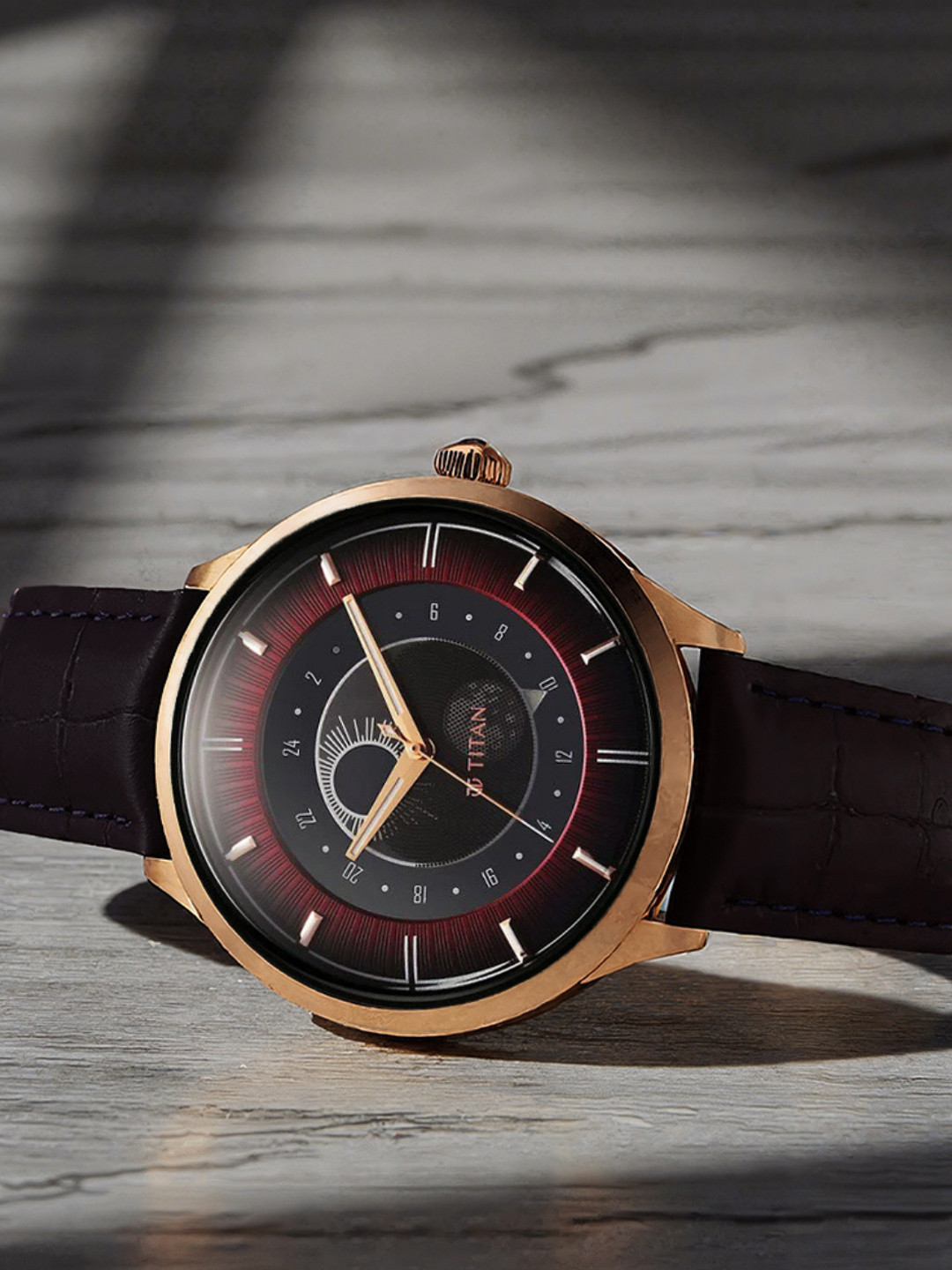 Titan Men Dial & Leather Straps Analogue Watch 10028KL01