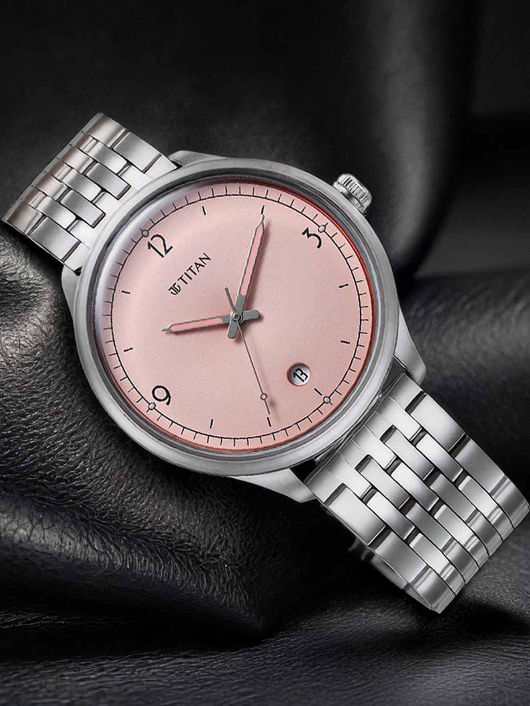 Titan Men Embellished Dial & Bracelet Style Straps Analogue Watch 10023SM01