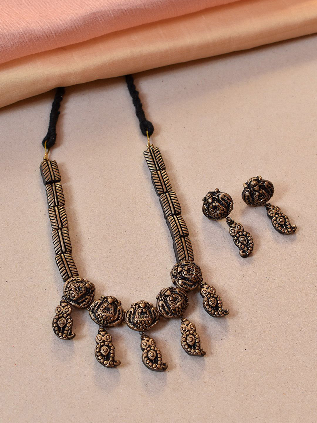 JUMKEY Antique Necklace And Earrings