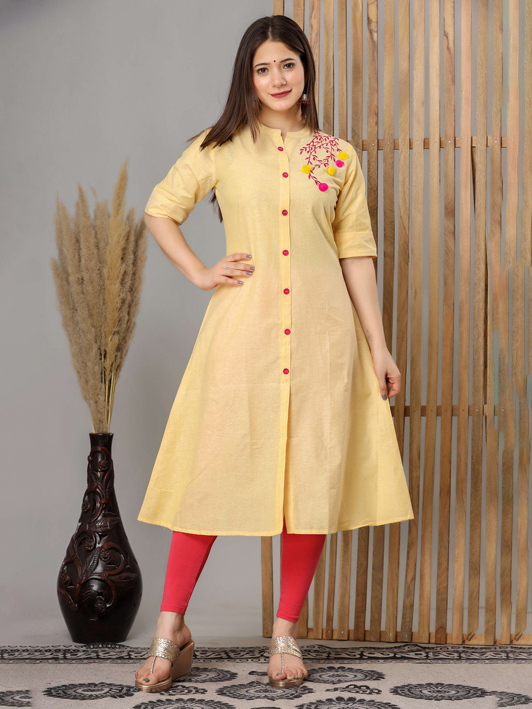 HEARTLOOM Women Floral Thread Work Embroidered A-Line Kurta