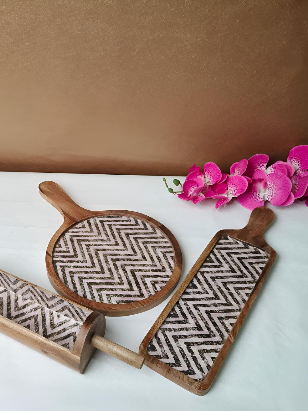 THE HOME CO. Brown & White 3 Pieces Chevron Printed Wooden Dishwasher Safe Food Platter