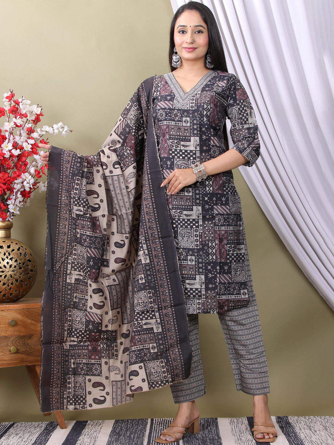 Parth Creation Women Ethnic Motifs Printed Kurta with Trouser & Dupatta