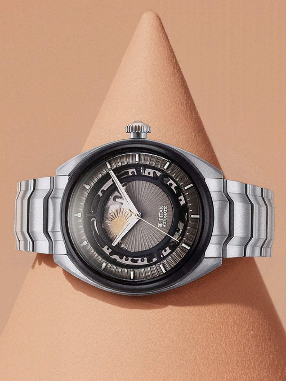 Titan Men Dial & Stainless Steel Bracelet Style Straps Analogue Automatic Watch 10011KM01