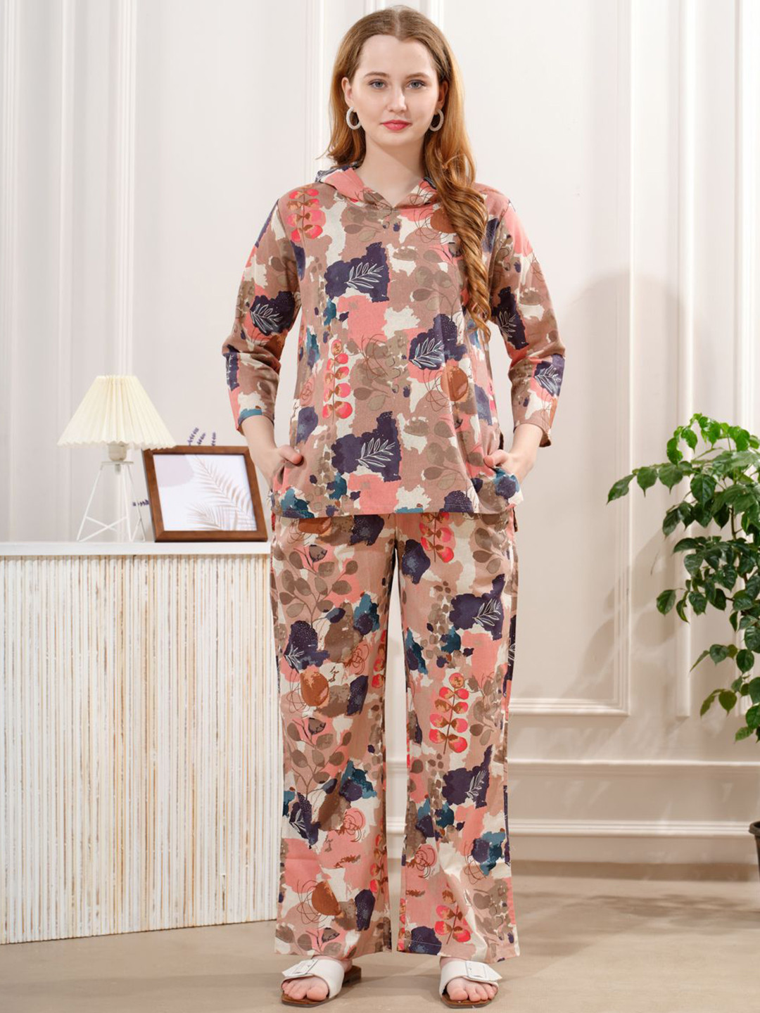 NIGHT FLOSS Printed hooded Neck Sweatshirt With Trousers Co-Ords