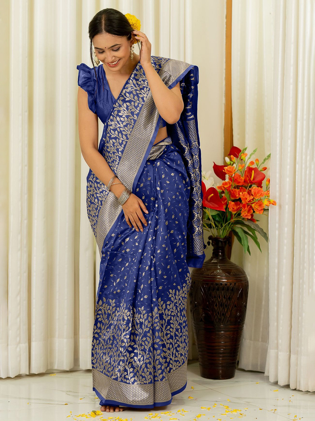 KALINI Ethnic Motifs Zari Woven Design Banarasi Saree