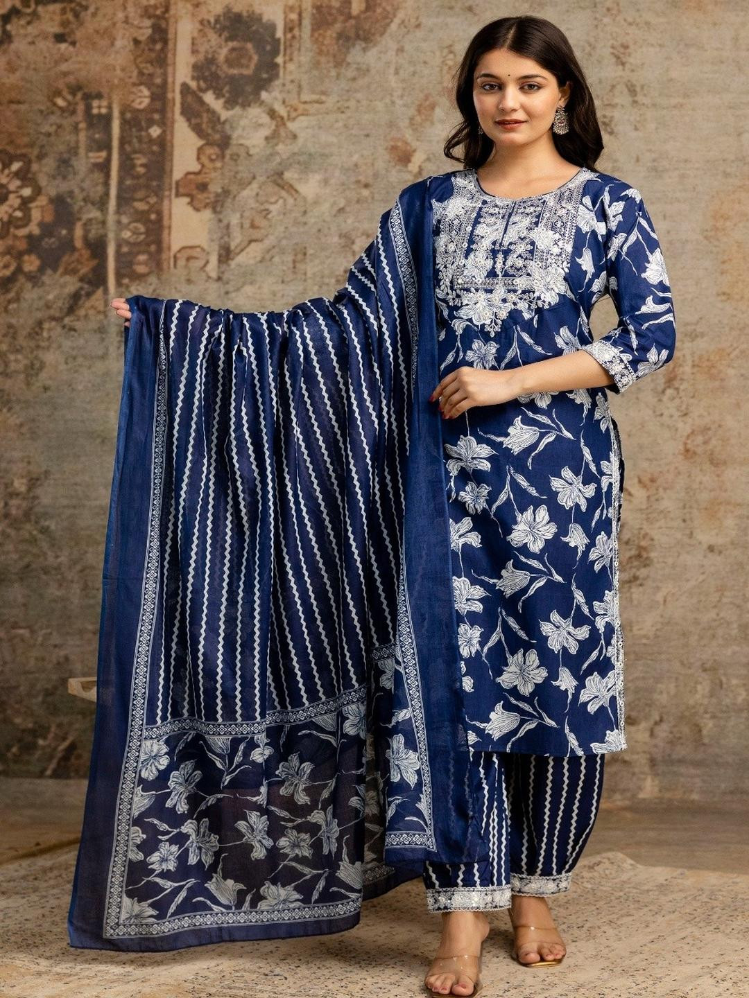 shoecom Women Embroidered Pure Cotton Kurta Sets