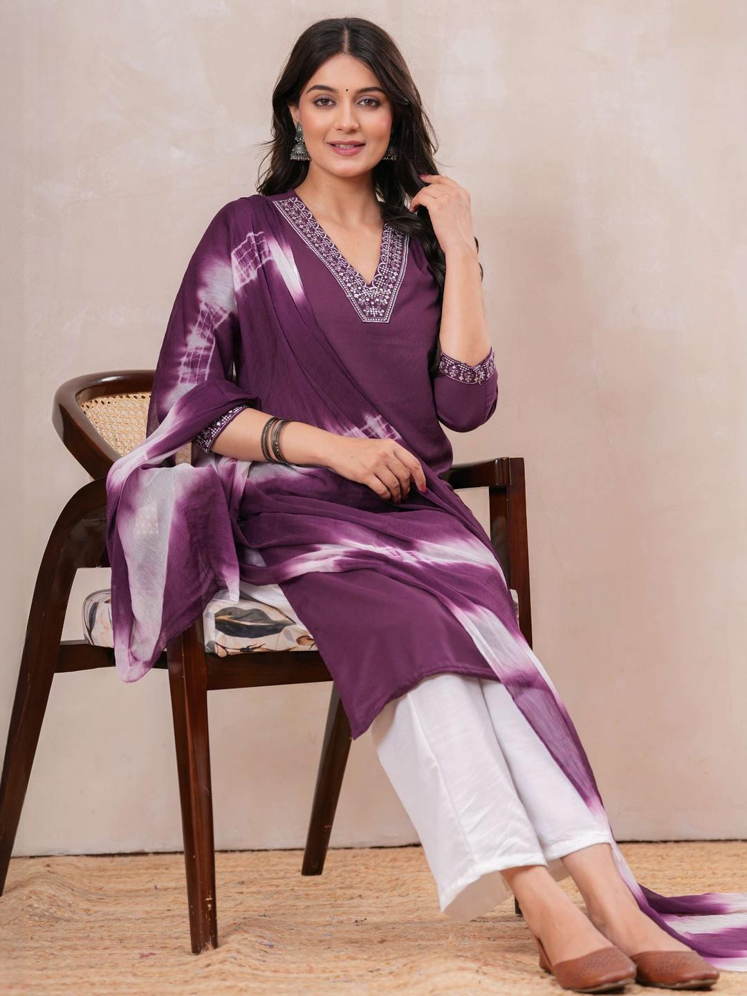 DIZON Women Embroidered Viscose Rayon Kurta Sets