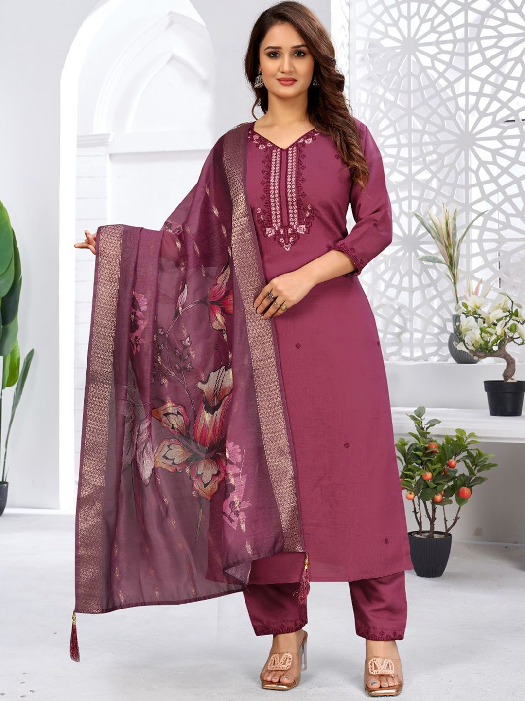 WINE LADY Women Floral Embroidered Kurta with Churidar & Dupatta