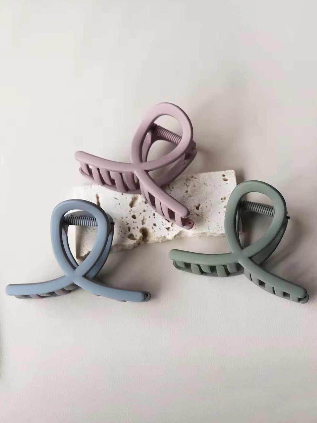 Radhya Accessories Women Pack of 3 Infinity Bofeini Hair Claws