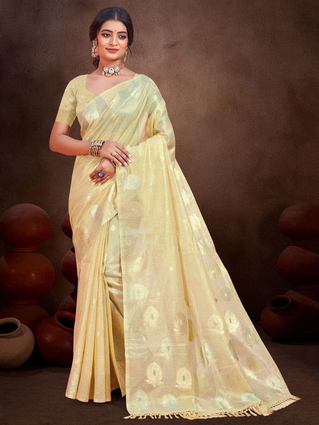 DEVATITHI Golden Munga Kota Saree