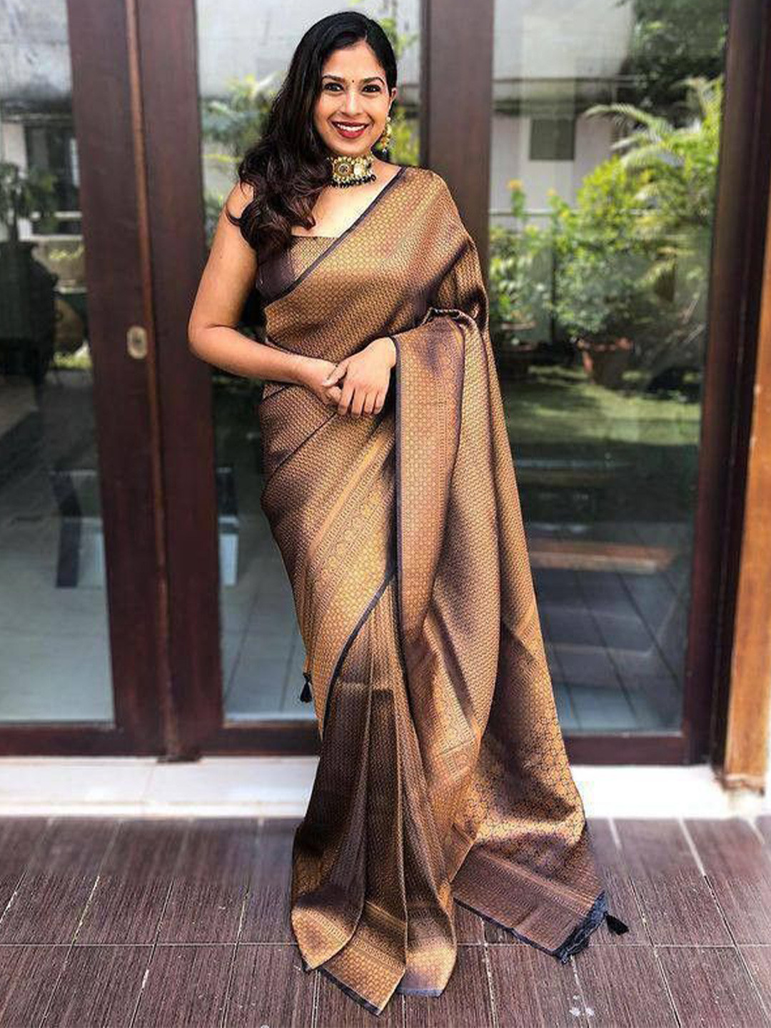 VISVASTA Woven Design Zari Banasari Saree