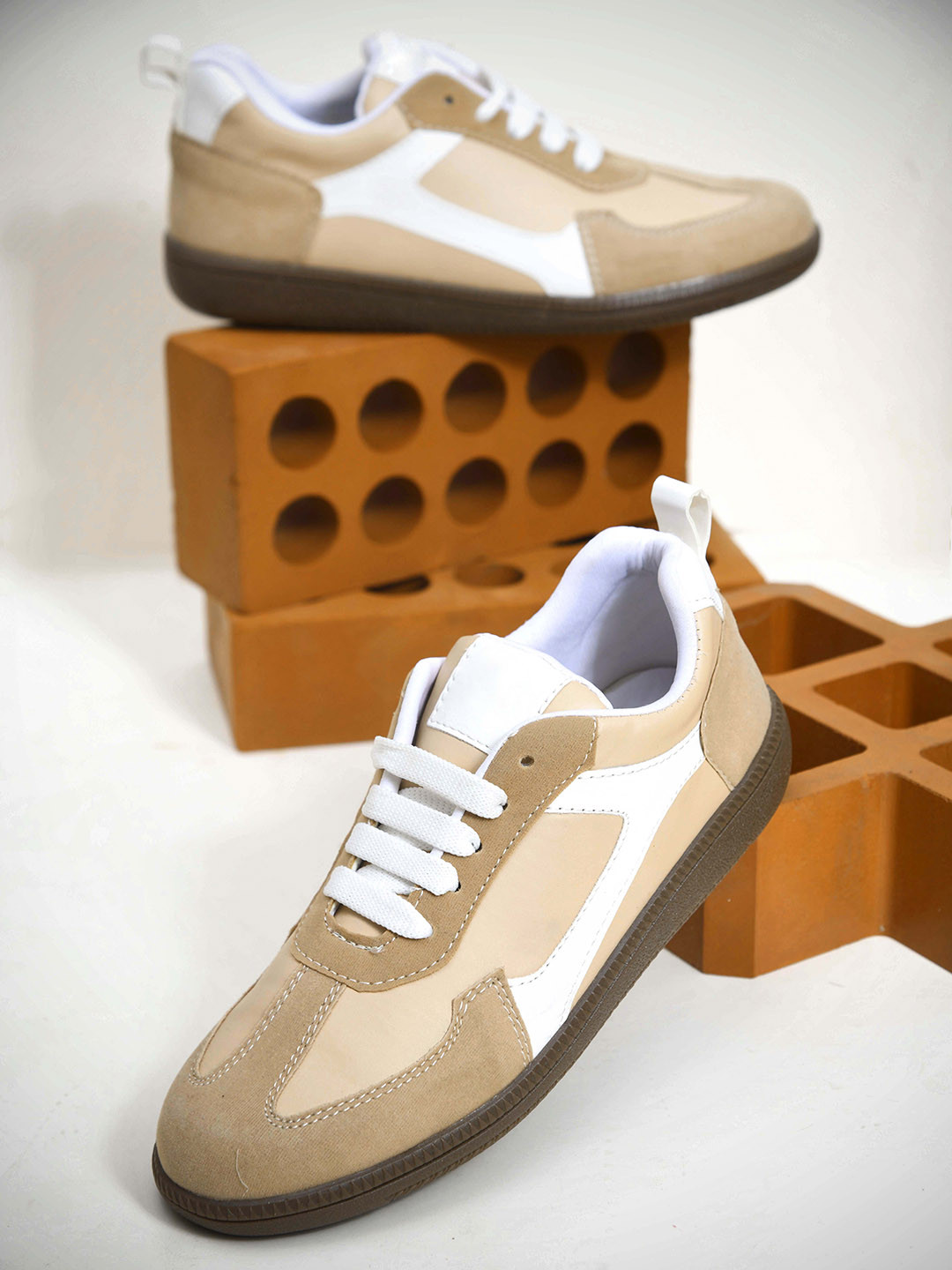 Froh Feet Women Colourblocked Sneakers