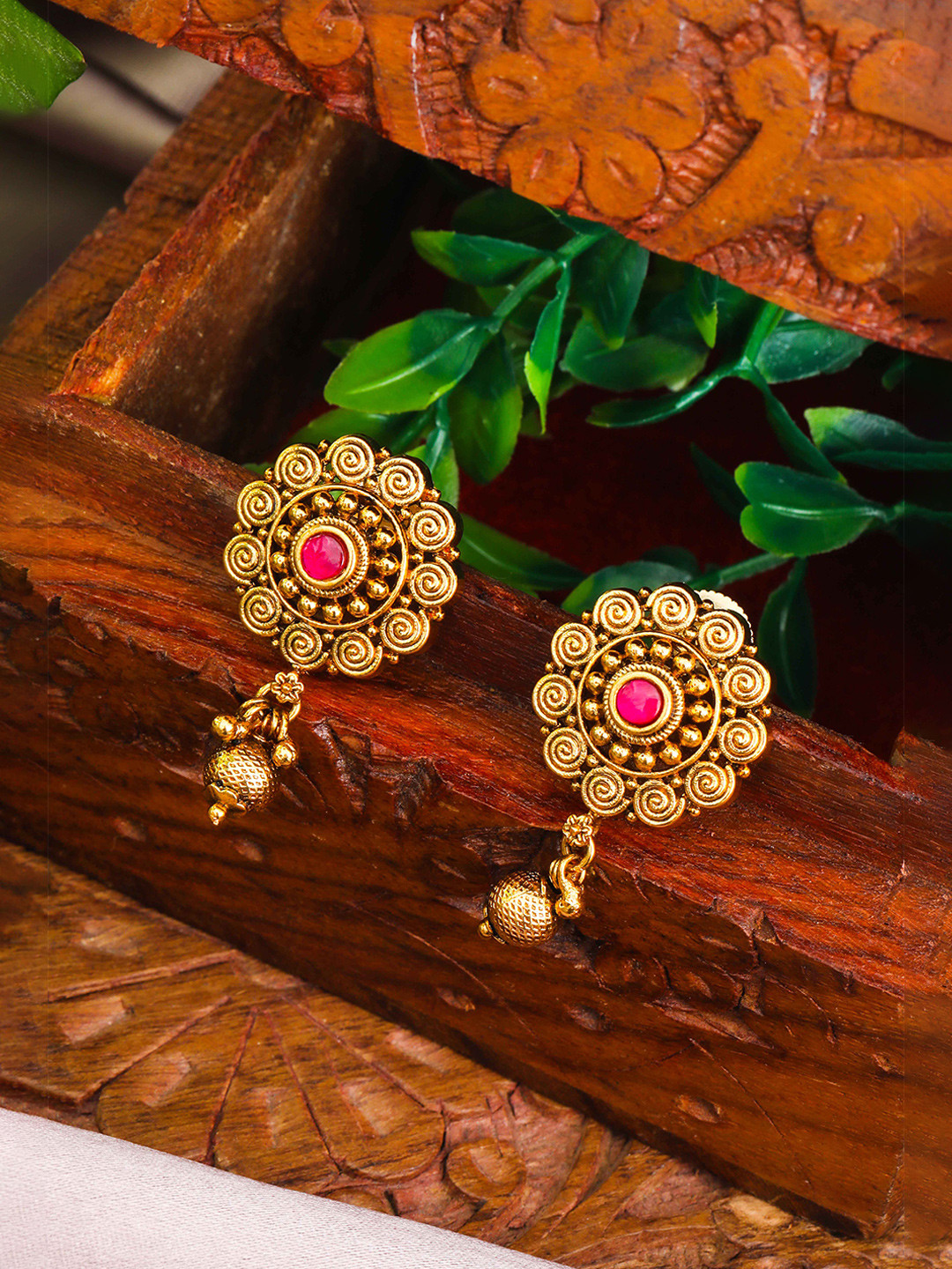 South Temple Jewellery Gold-Plated Artificial Stones Studded & Beaded Circular Studs