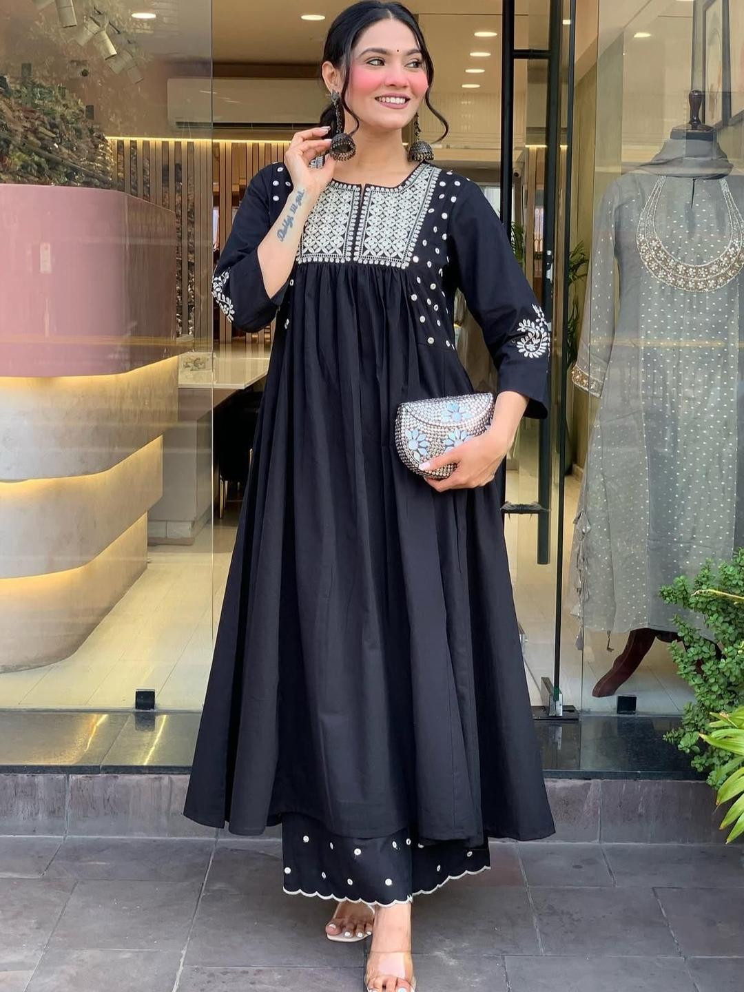 Pari A1 Women Black Cotton Blend Kurta Sets