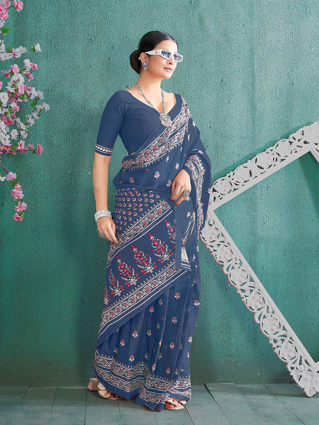 AMRUTKALA SAREES Woven Design Floral Printed Pure Cotton Block Print Saree