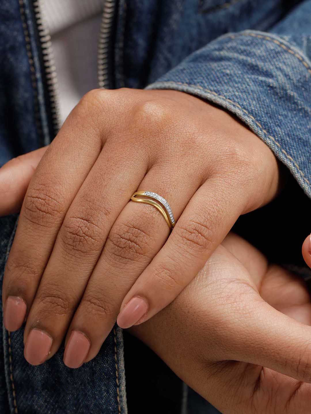 Mia by Tanishq Women 9 KT Gold Curvy Shine Diamond Ring - 0.923g