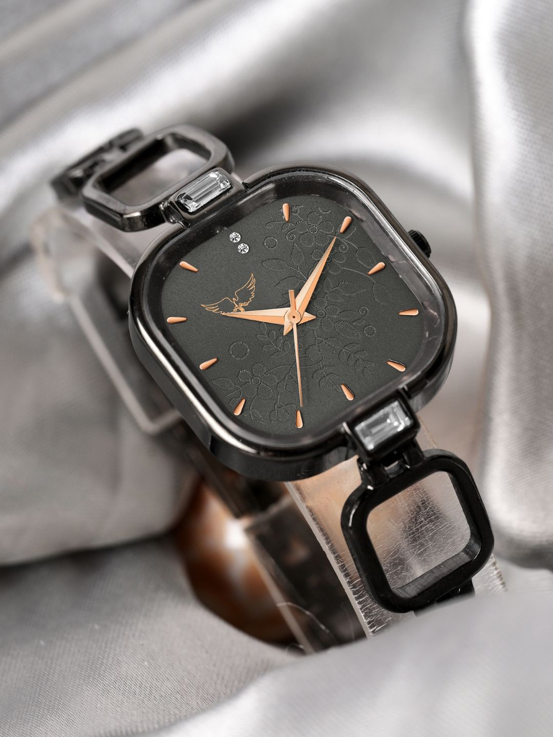 WHITE BIRD Women Floral Textured Dial & Bracelet Style Analogue Watch H-5090 Black