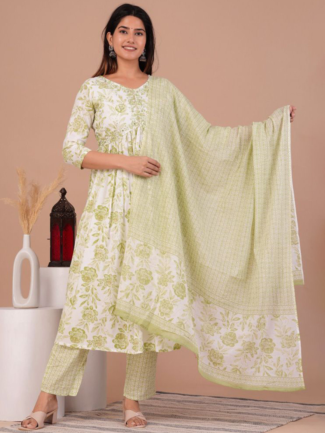 PAARDINI Women Floral Printed Sequinned Embroidered Regular Kurta with Trousers & Dupatta
