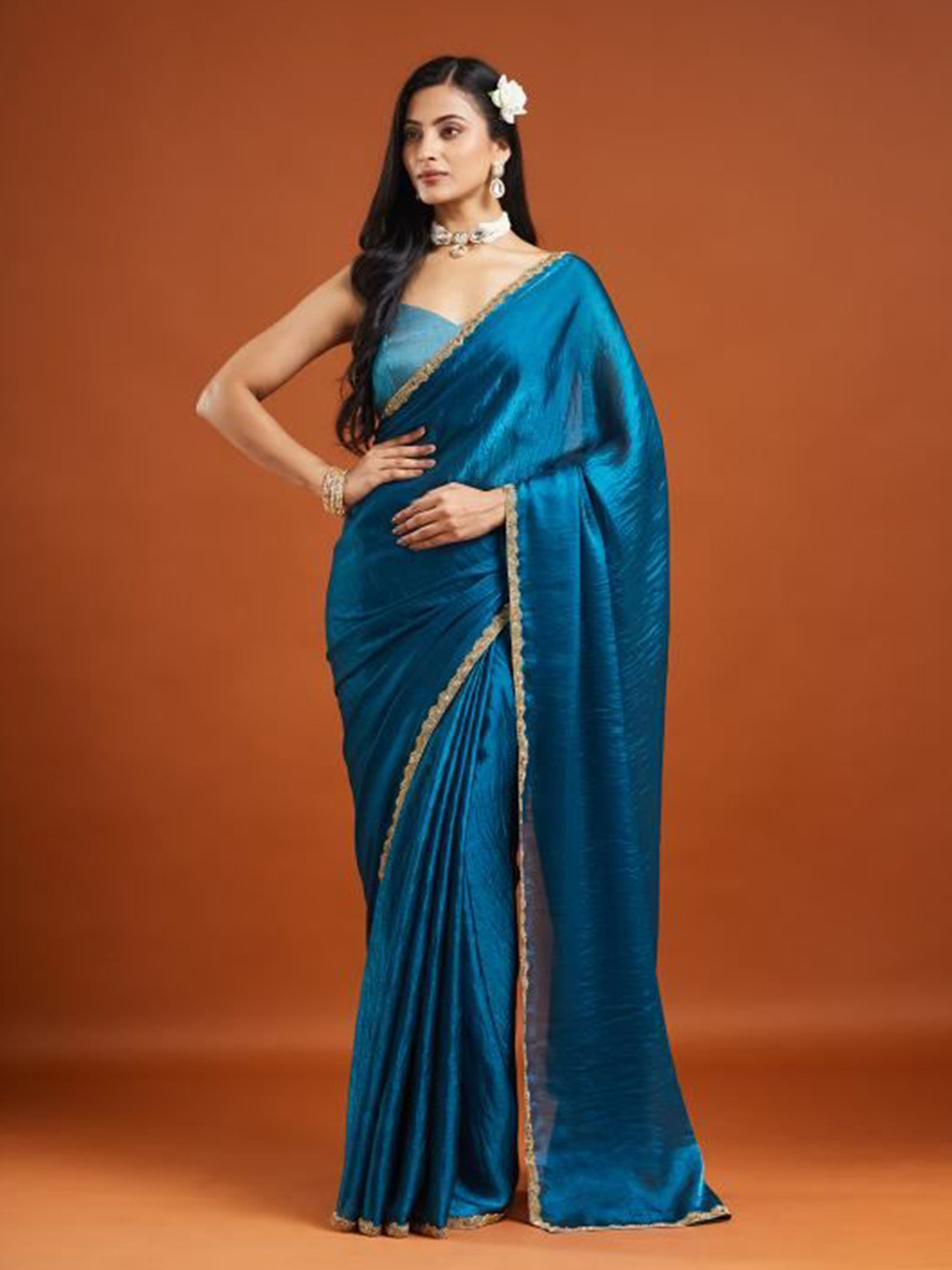 LOROFY Scallop Border Embroidered Saree With Blouse Piece