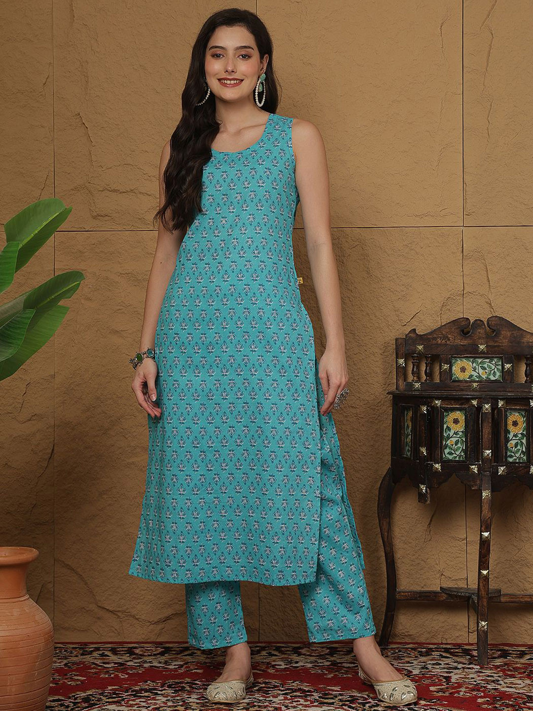 GLAM ROOTS Printed Round-Neck Tunic With Trousers Co-Ords