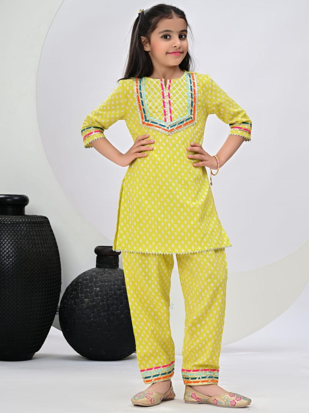 Flyfinns Girls Yellow Printed Pajamas