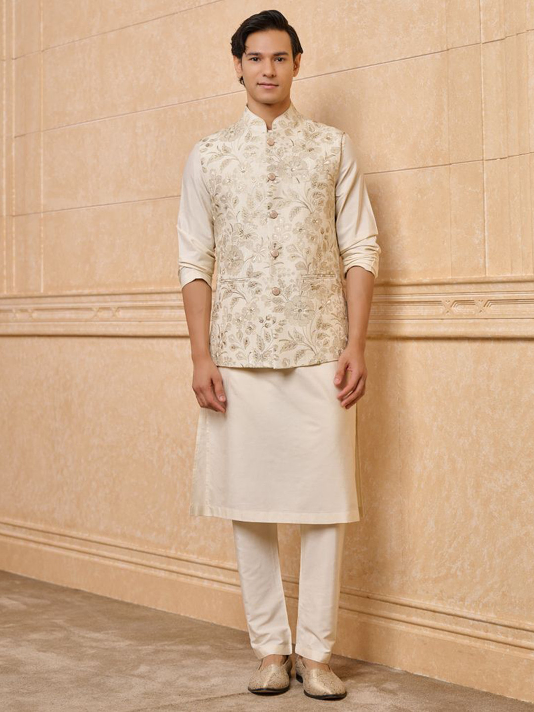 Tasva Adults-Men Solid Kurta with Pyjamas