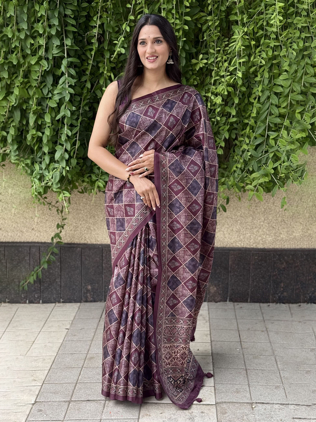 ETHNIC TODAY Printed Tussar Saree With Blouse
