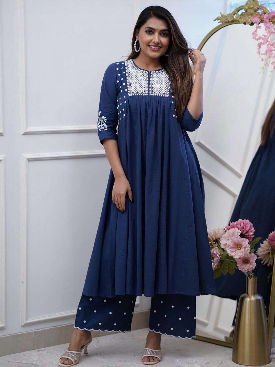 Pari A1 Women Blue Cotton Blend Kurta Sets