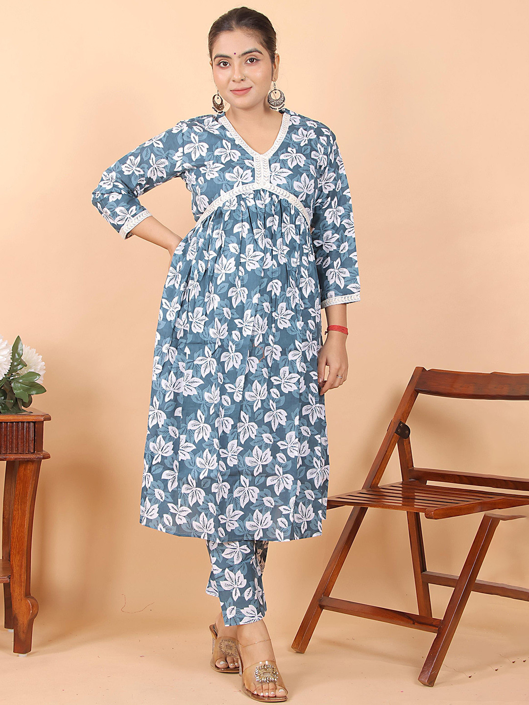 Parth style Fashion Floral Printed Empire V-Neck Pure Cotton A-line Kurta With Trousers