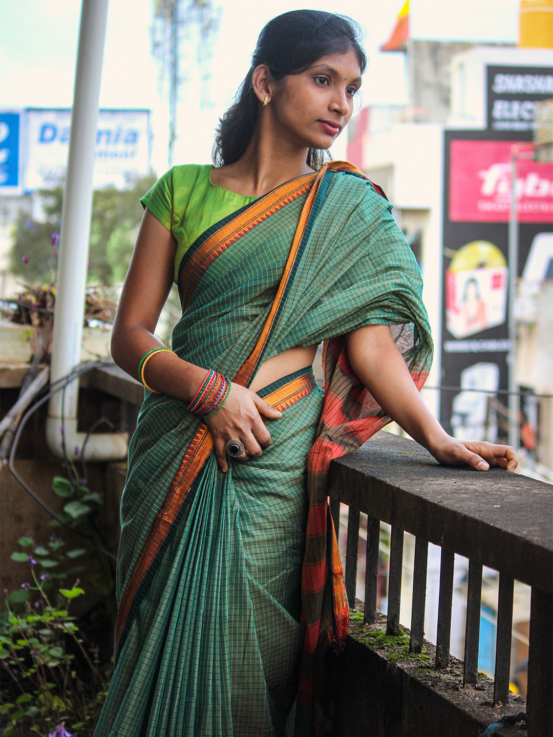 DEVIKA TEXTILES Checked Saree Pure Cotton Narayan Peth Saree