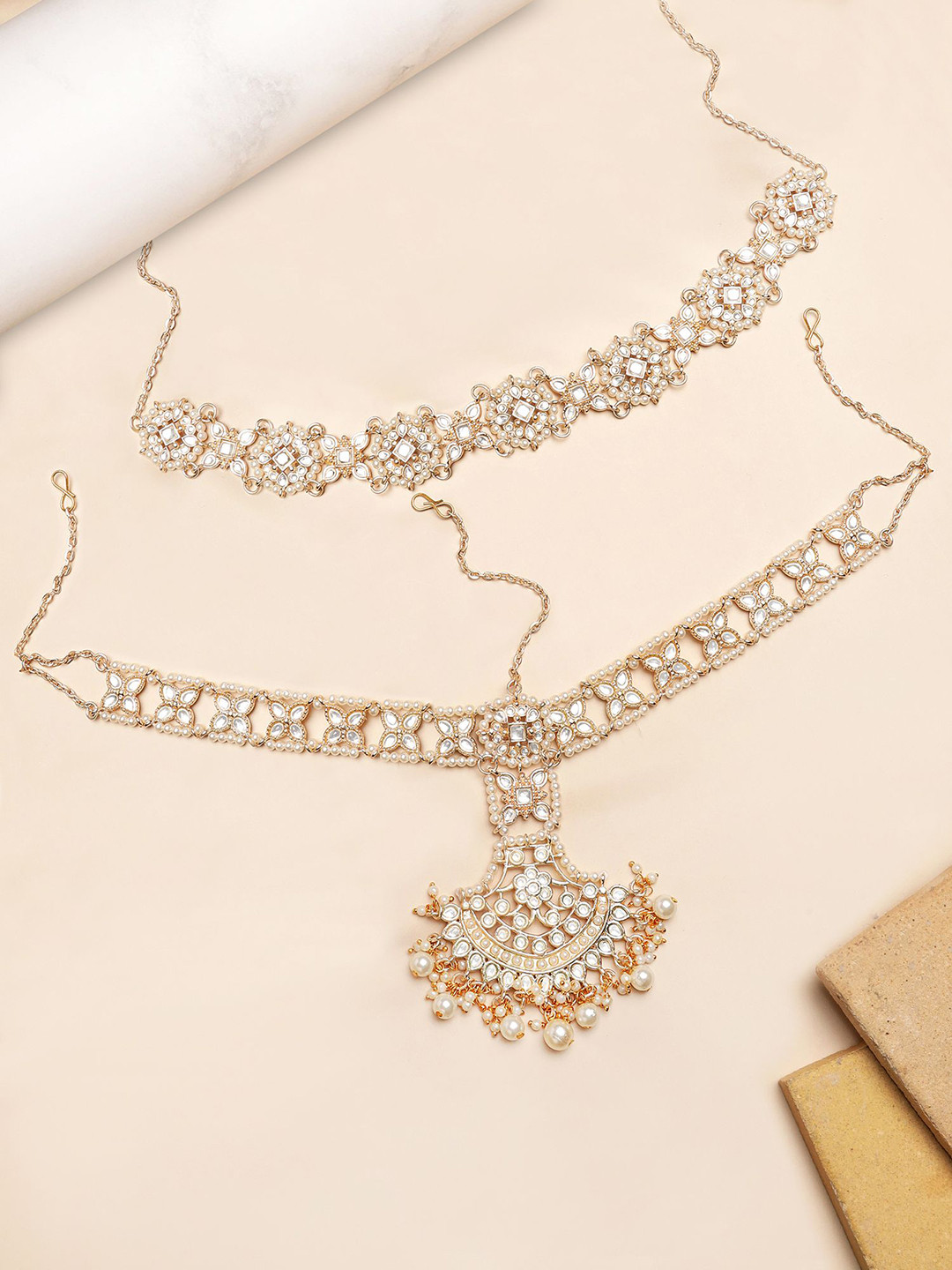 KARATCART Gold-Plated Kundan Studded & Pearls Beaded Matha Patti And Hairband