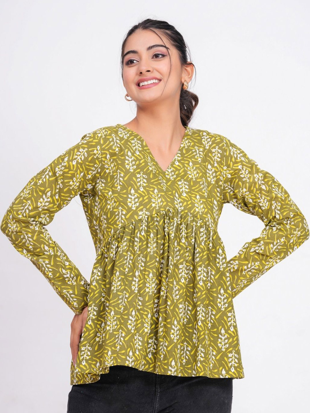 SHOOLIN Women Floral Printed V-Neck Comfortable & Elegant Empire Top