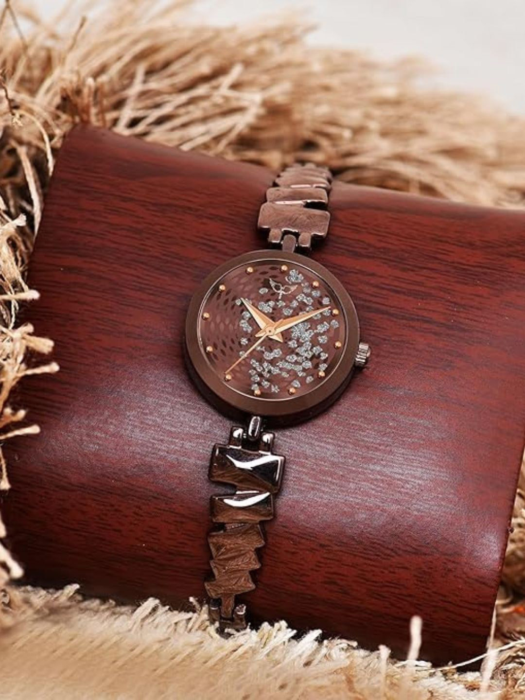 WHITE BIRD Women Round Dial & Bracelet Style Straps Analogue Watch TN-D Brown