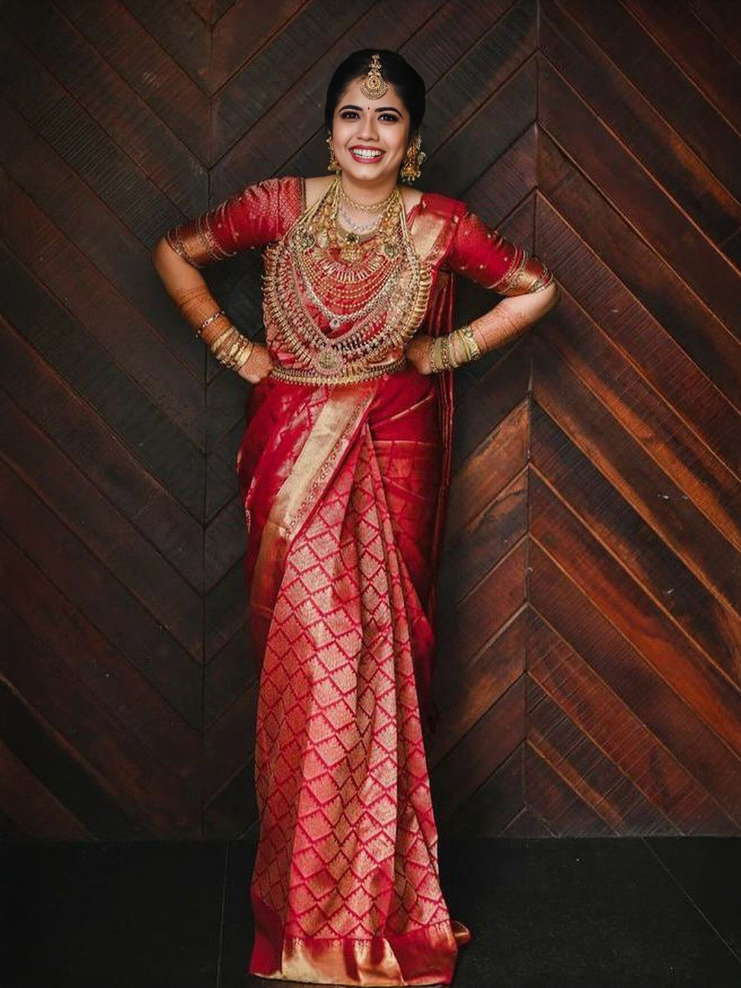 VISVASTA Woven Design Zari Banasari Saree