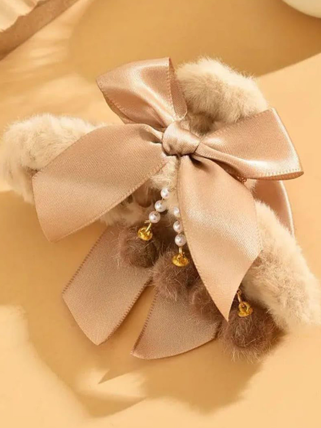 DIVASTRI Women Fur Claw Clip