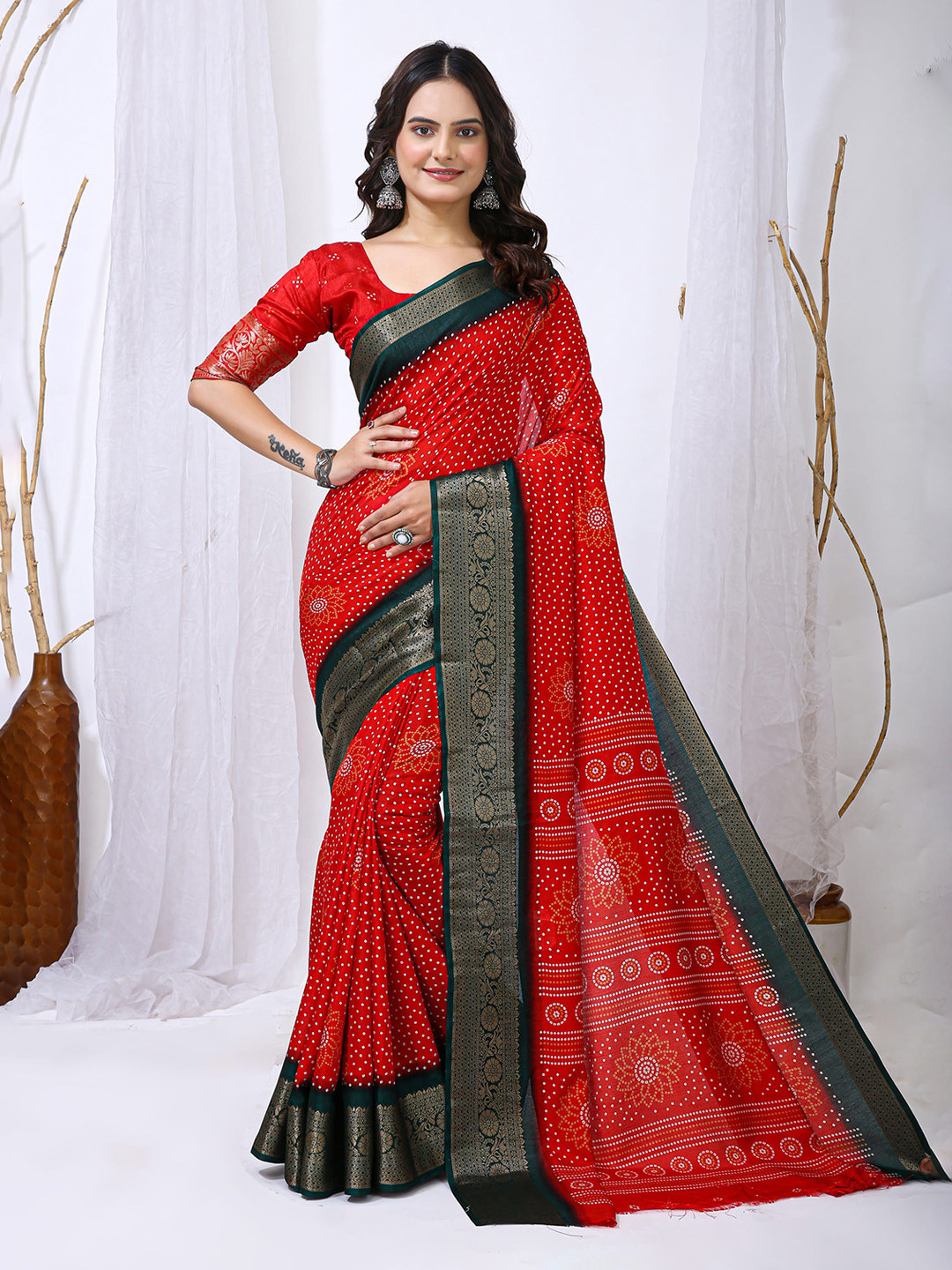DIVASTRI Bandhani Print Woven Design Zari Pure Cotton Bandhani Saree