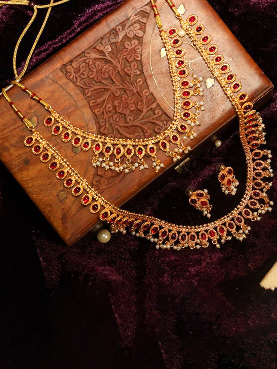 D-ZINE JEWELLERS Gold-Plated Stone-Studded & Beaded Jewellery Set