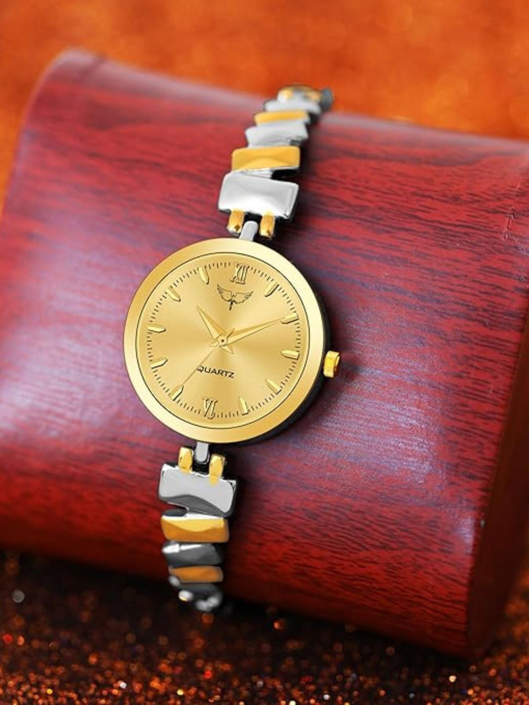 WHITE BIRD Women Round Dial & Bracelet Style Straps Analogue Watch SM11 Gold TT