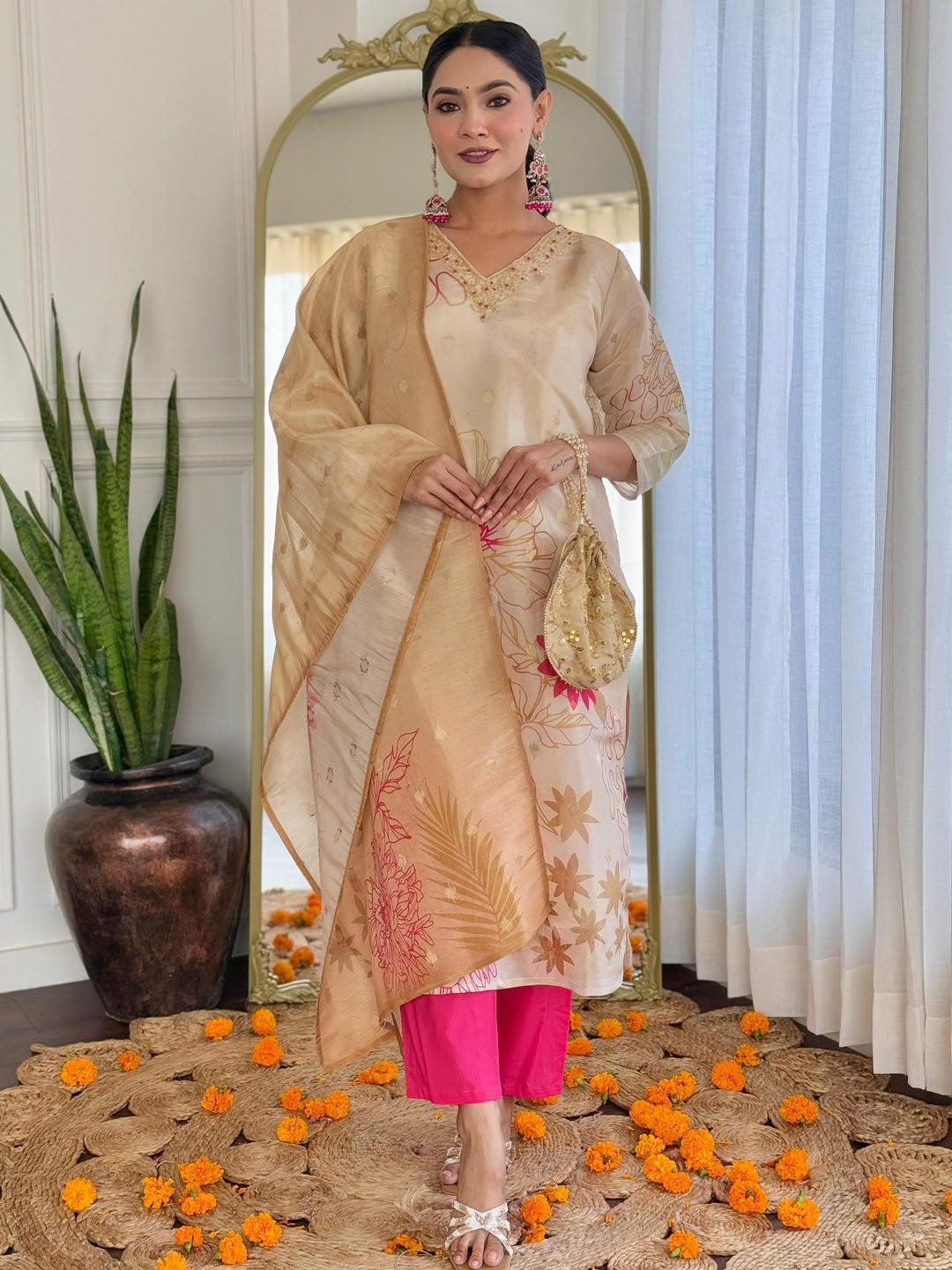 Pari A1 Women Beige Cotton Blend Kurta Sets