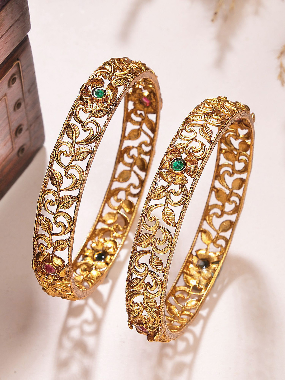 KARATCART Set Of 2 Gold-Plated Kundan-Studded Cutwork Bangles