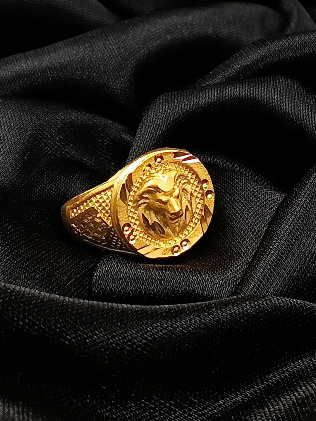 Saizen Men Gold-Plated Lion Face Finger Ring