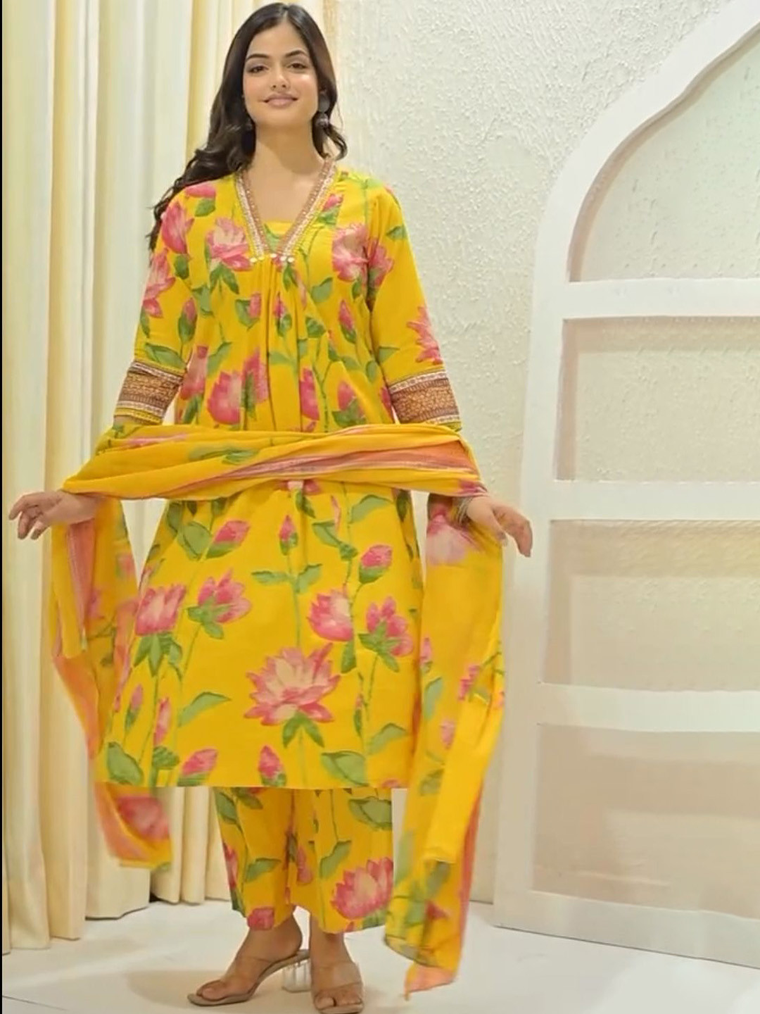 Heavenly Attire Women Floral Printed Regular Kurta with Palazzos & Dupatta