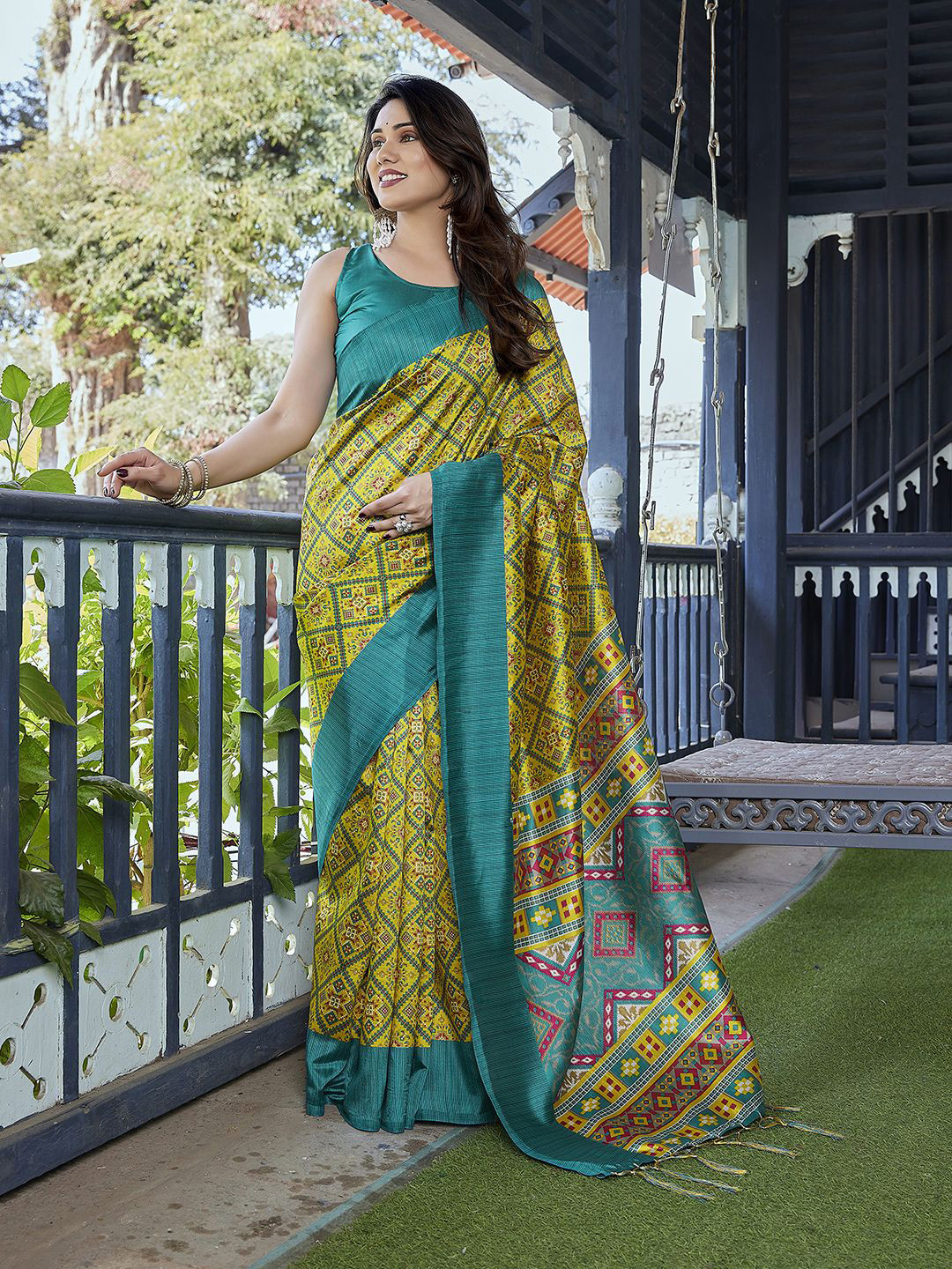 Lookmark Batik Printed Patola Saree