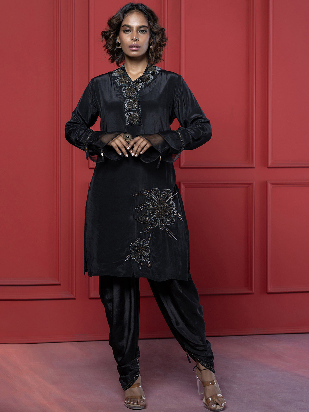 GloballyRonakRBafna Embroidered V Neck Kurti With Trousers Co-Ords Set