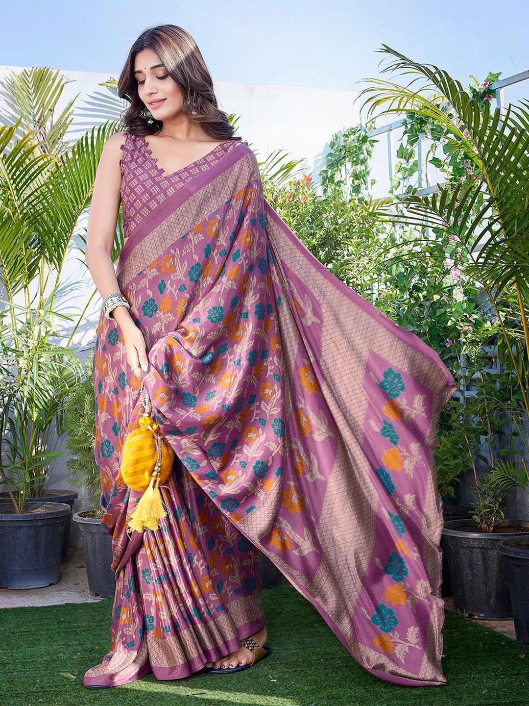 Lookmark Floral Printed Pure Chiffon Saree